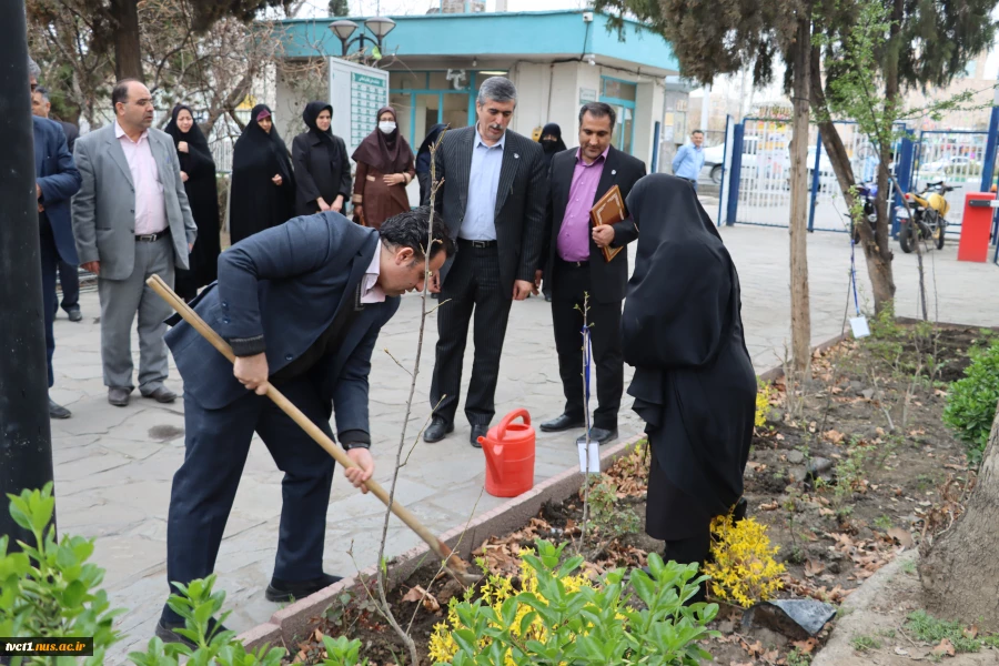 با حضور فرزندان و همسران شهدای هشت سال دفاع مقدس: مراسم «روز بزرگداشت شهدا» در دانشگاه فنی و حرفه ای استان تهران برگزار شد 12