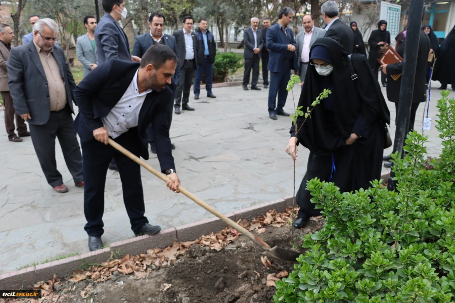 با حضور فرزندان و همسران شهدای هشت سال دفاع مقدس: مراسم «روز بزرگداشت شهدا» در دانشگاه فنی و حرفه ای استان تهران برگزار شد 14