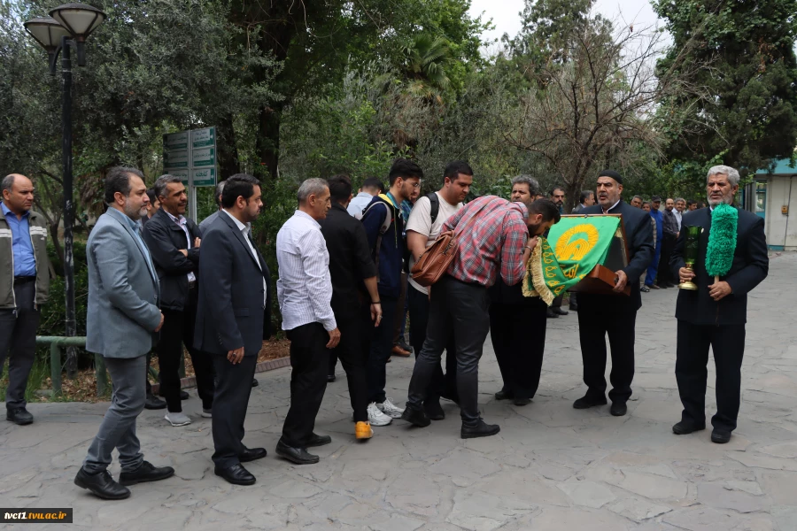 به مناسبت فرا رسیدن دهه کرامت؛
حضور خادمان آستان قدس رضوی(ع) در دانشکده فنی و حرفه ای انقلاب اسلامی تهران 3