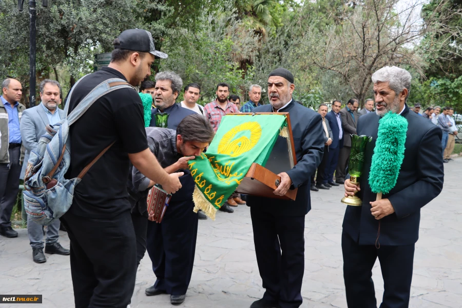 به مناسبت فرا رسیدن دهه کرامت؛
حضور خادمان آستان قدس رضوی(ع) در دانشکده فنی و حرفه ای انقلاب اسلامی تهران 5